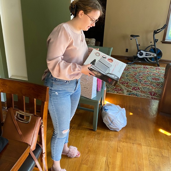 Cropped top Ties in back last one!New - Picture 3 of 4